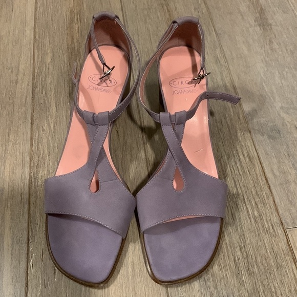 𝅺CIRCA By Joan & David Open Toe Sandal Lilac/ Lavender Suede Size 6.5 - Picture 3 of 10